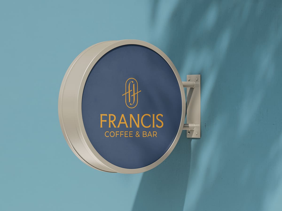 Cartel circular saliente de Francis Coffee & Bar, azul con la marca en dorado
